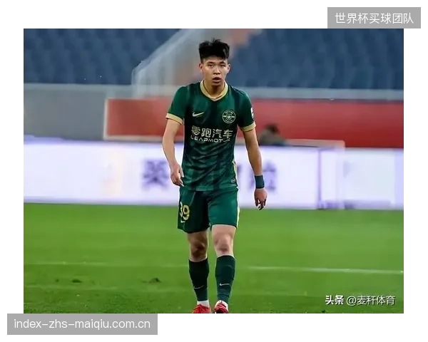 本土小将王钰栋半程打入5球并有12次成功过人,成为中超赛场最亮眼的U23球员之一。 本土小将王钰栋半程打入5球并有12次成功过人,成为中超赛场最亮眼的U23球员之一。